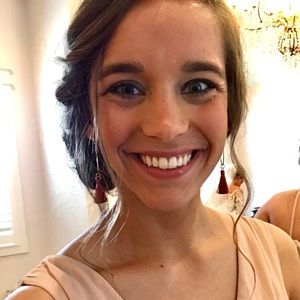 Meet your Posher, Hannah